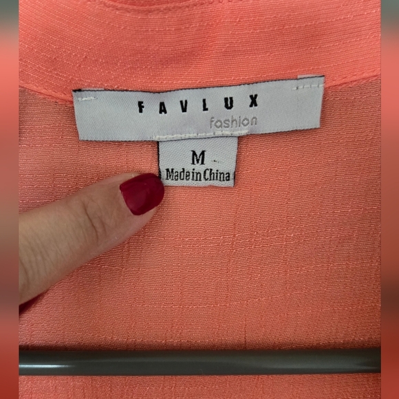 Favlux Fashion from Talulah Boutique Peach Button down drapey blouse size Medium - Picture 4 of 5